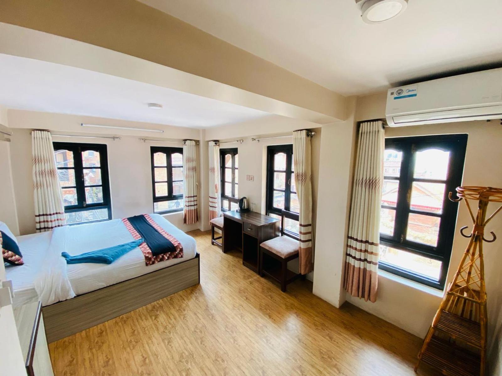Hotel Durbar Side Bhatgoan Exterior foto